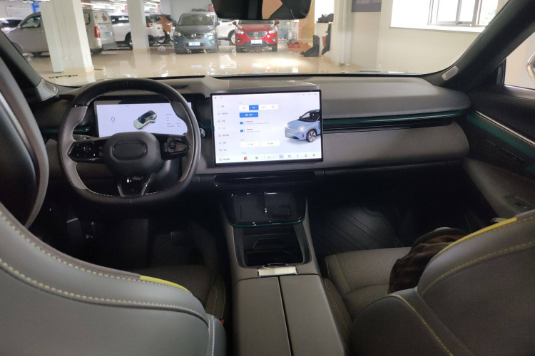 领克08 EM-P 2025款 220km 四驱性能Halo中控内饰7002