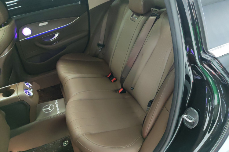 奔驰E级 2020款 改款 E 260 L中控内饰7004