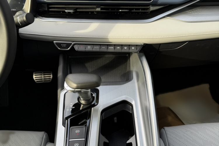 吉利汽车 星瑞 2023款 2.0TD 尊贵型中控内饰7003