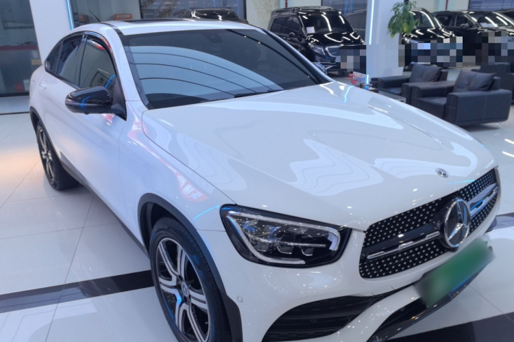 奔驰GLC轿跑 2022款 改款 GLC 260 4MATIC 轿跑SUV车身外观3