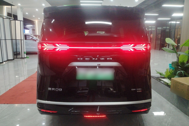 腾势D9 2025款 DM-i 智驾版 1020 四驱旗舰型车身外观6005