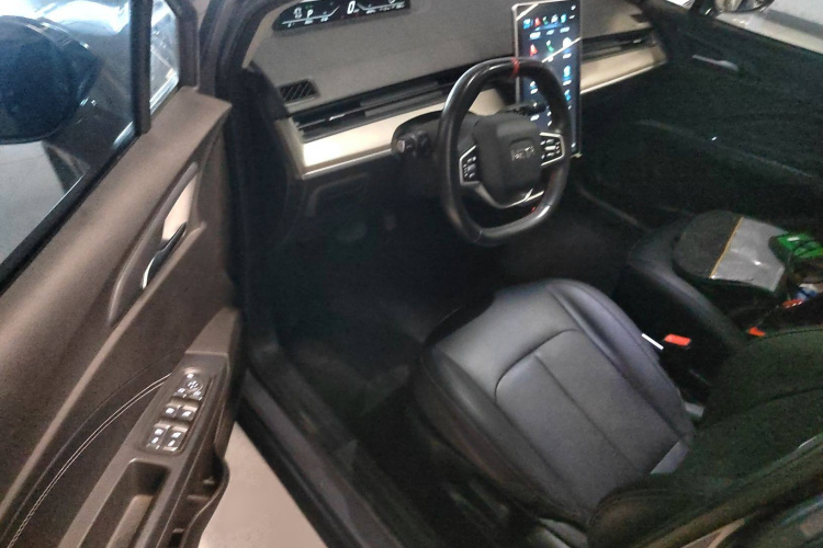 哪吒汽车 哪吒V 2022款 长续航行业定制版中控内饰7003