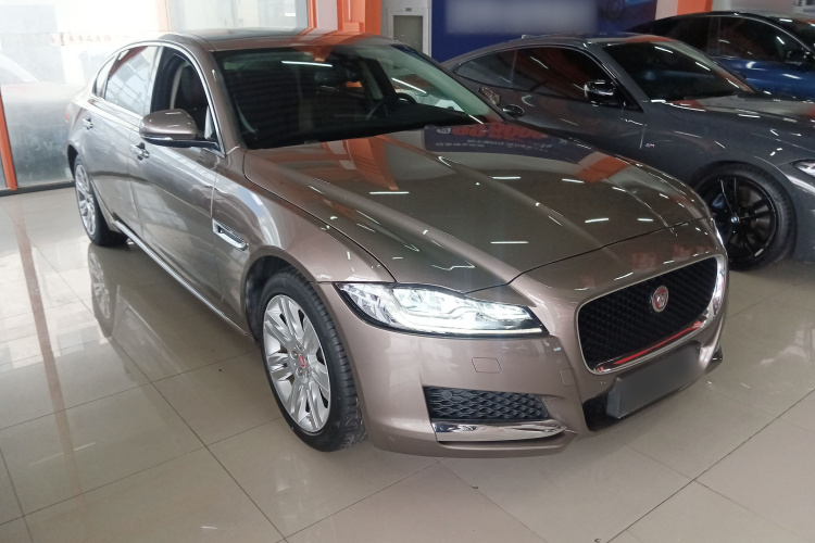 捷豹XFL 2019款 XFL 2.0T 250PS 四驱尊享版车身外观6002