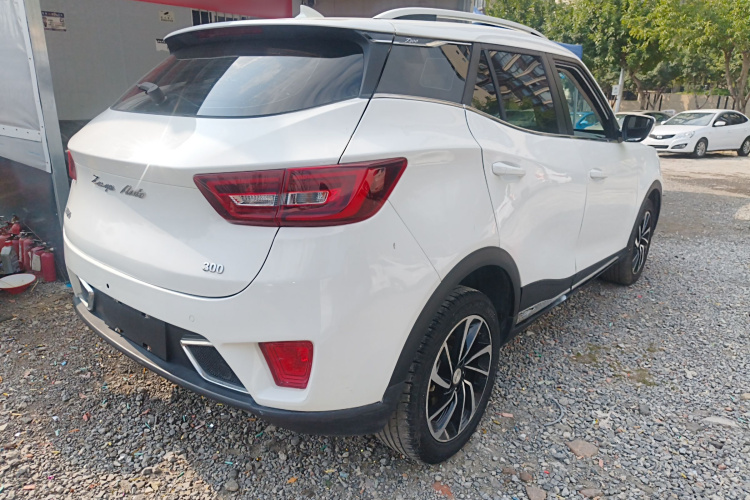 众泰T300 2017款 1.5T CVT尊享型车身外观7