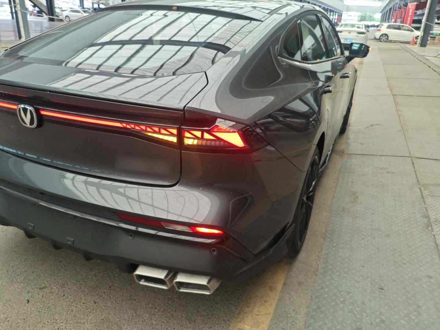 长安UNI-V 2024款 1.5T 尊贵运动型(4)