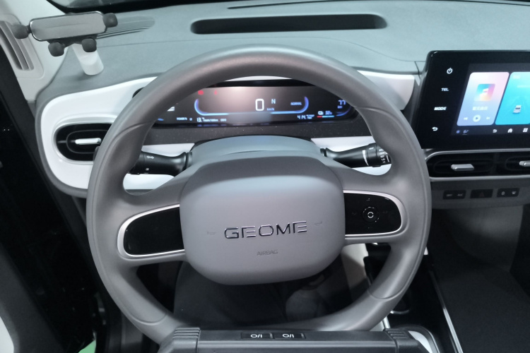 吉利银河 2025款 210km 熊猫卡丁中控内饰13