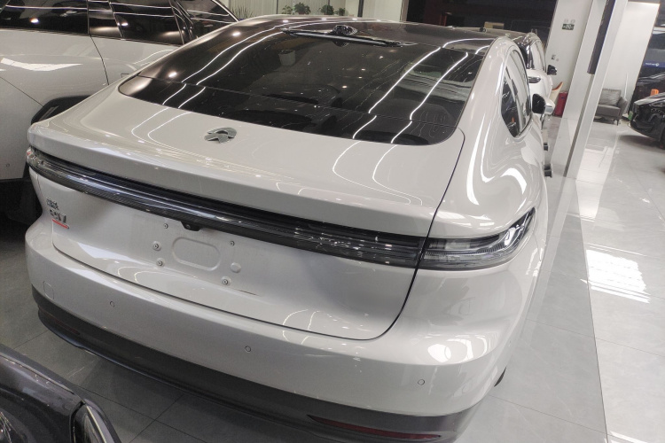 蔚来ET7 2022款 75kWh车身外观7