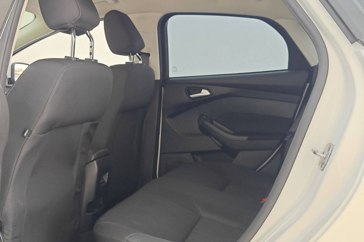 福特 福克斯 2018款 两厢经典 1.6L 自动舒适型智行版中控内饰7007