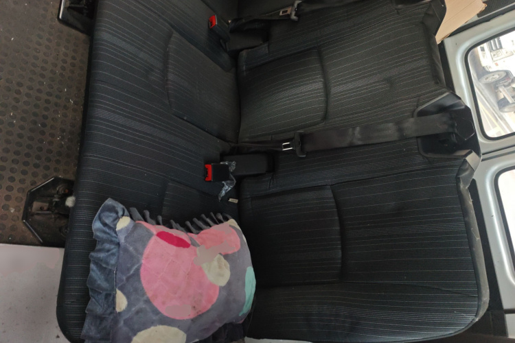 江铃 特顺 2021款 2.8T空间王普通款短轴中高顶6座柴油国VI JX493中控内饰21