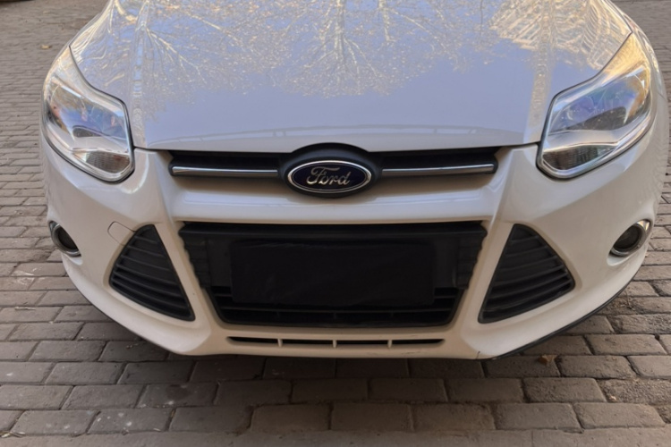 福特 福克斯 2012款 两厢 1.6L 自动风尚型局部细节9005