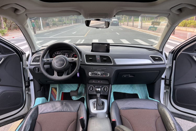 奥迪Q3 2017款 30 TFSI 时尚型中控内饰7005