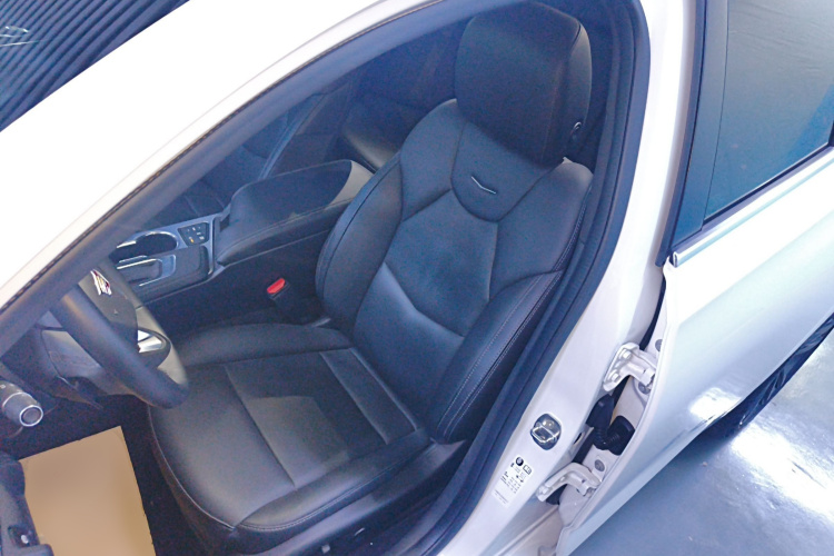 凯迪拉克CT4 2023款 28T 豪华型中控内饰19