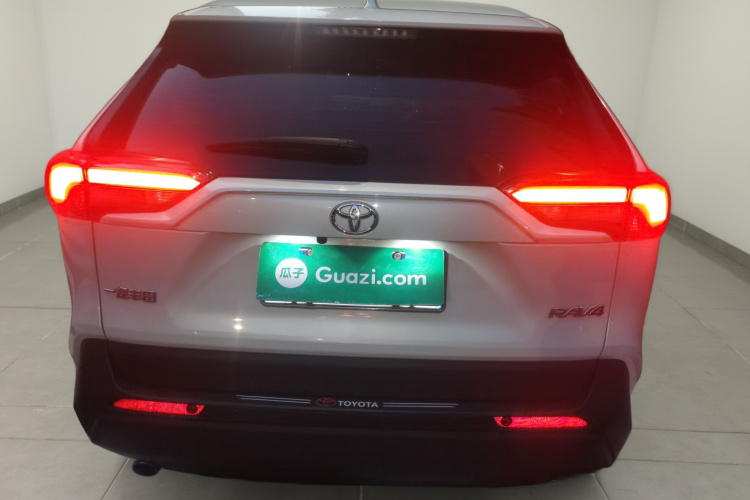丰田 RAV4荣放 2022款 2.0L CVT两驱都市版车身外观6
