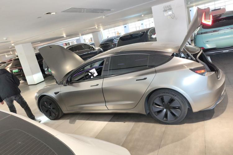 特斯拉 Model 3 2023款 后轮驱动版车身外观4