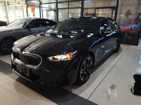 宝马5系 2025款 530Li 领先型 M运动套装