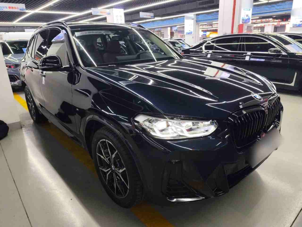 车辆右前45度外观展示