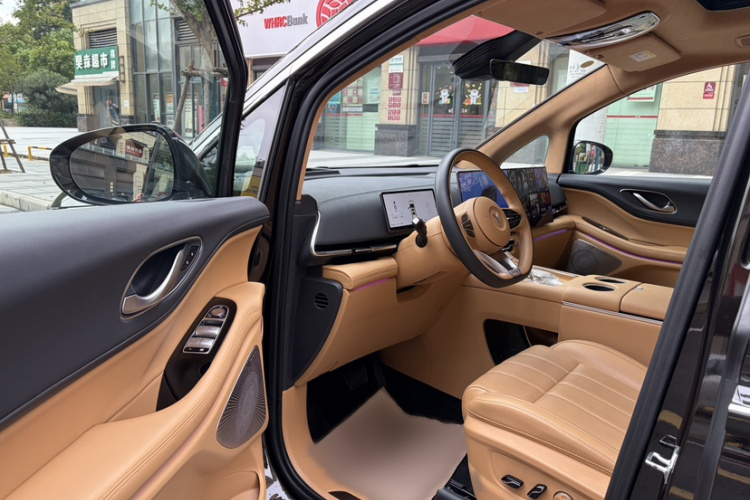 岚图汽车 岚图梦想家 2025款 PHEV 四驱旗舰鲲鹏版中控内饰7006