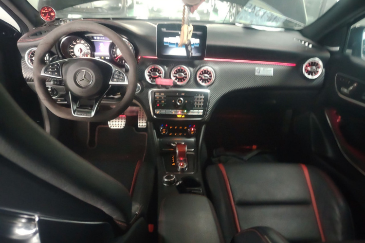 奔驰A级AMG(进口) 2017款 改款 AMG A 45 4MATIC中控内饰7002