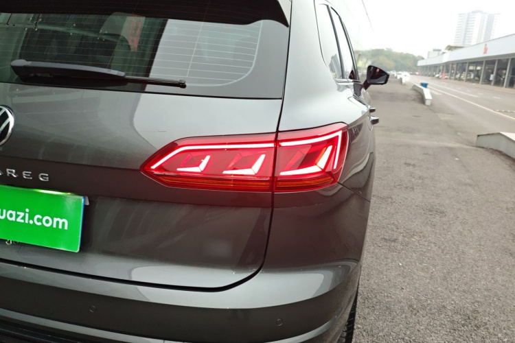 大众 途锐 2021款 3.0TSI 锐享版 曜黑运动套装车身外观9