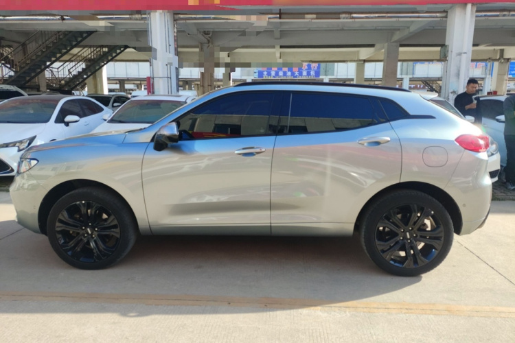 魏牌 VV5 2017款 2.0T 旗舰型车身外观4