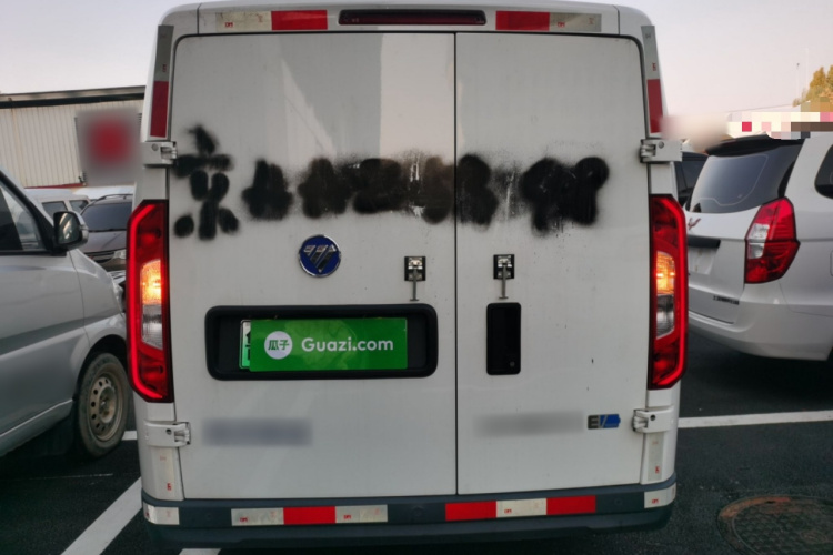 福田 智蓝精灵E7 2024款 改款 纯电动厢式运输车 平顶2座 亿纬锂能41.86kWh车身外观6