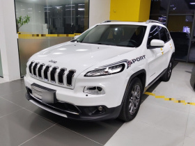 Jeep 自由光 2020款 2.0L 两驱经典运动版
