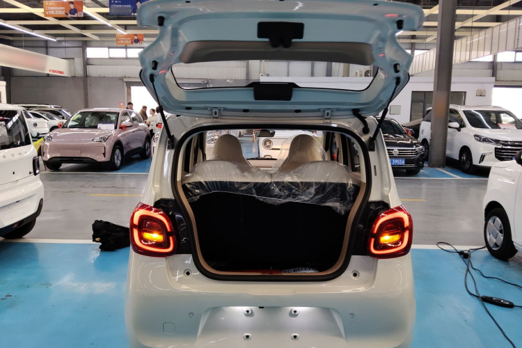 五菱汽车 宏光MINIEV 2025款 四门版 进阶款机舱底盘23