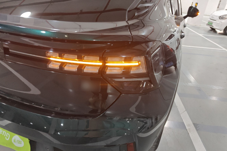 领克05 2023款 2.0TD 两驱耀Pro车身外观9