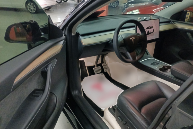 特斯拉 Model Y 2022款 Performance高性能全轮驱动版中控内饰7003