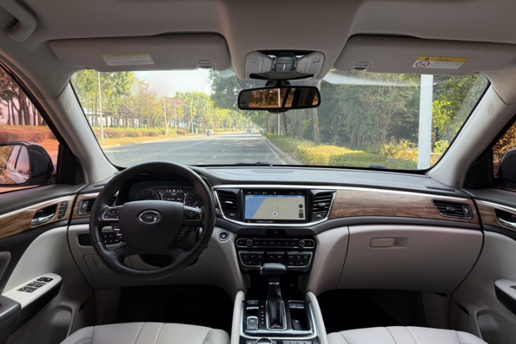 广汽传祺 传祺GS8 2017款 320T 四驱豪华智联版（七座）中控内饰7002