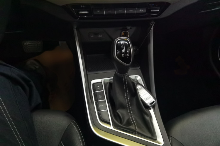 吉利汽车 远景X3 2019款 升级版 1.5L CVT尊贵型局部细节18