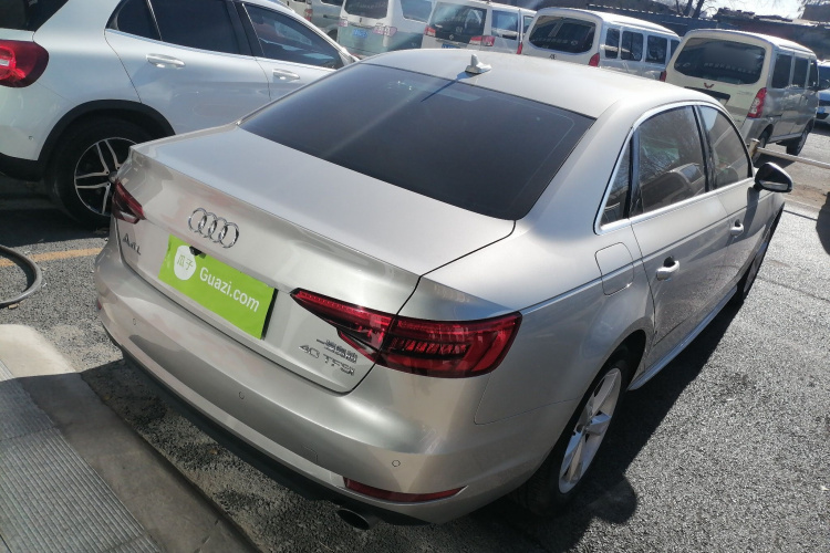 奥迪A4L 2017款 40 TFSI 时尚型车身外观7