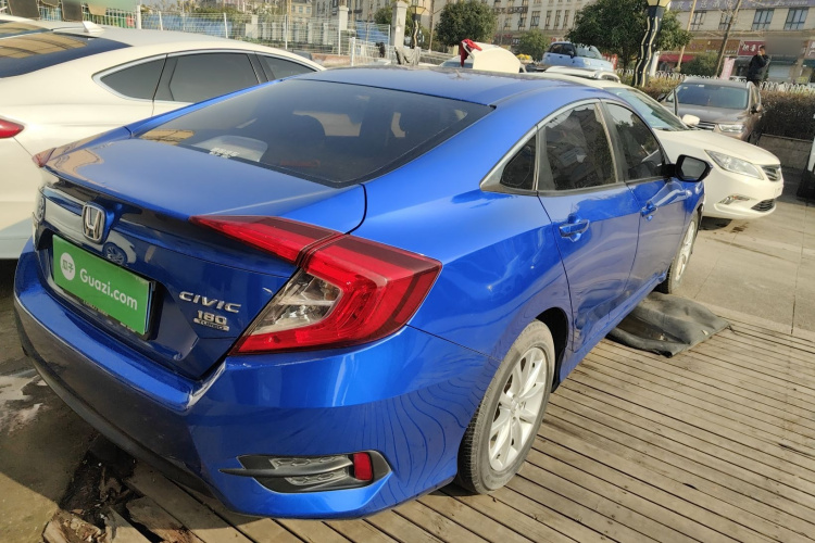 本田 思域 2016款 180TURBO CVT舒适版车身外观7