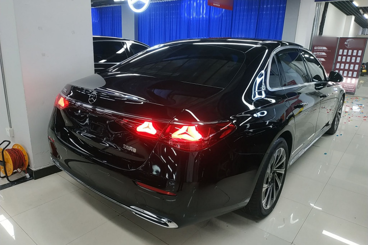 奔驰E级 2024款 E 300 L 豪华型车身外观7