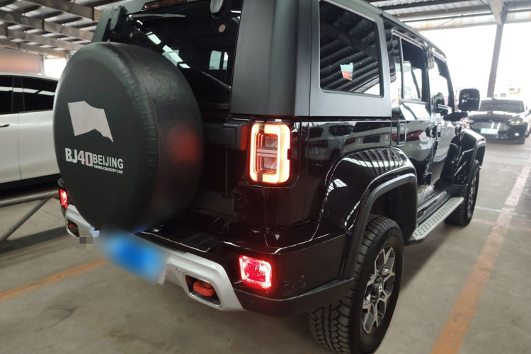 北京BJ40 2019款 PLUS 2.3T 自动四驱尊享版 国VI车身外观7