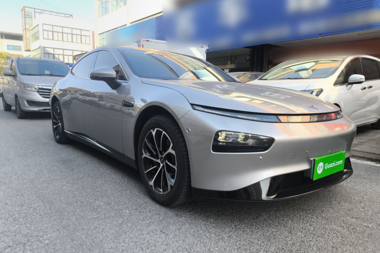 小鹏P7 2022款 625E车身外观3