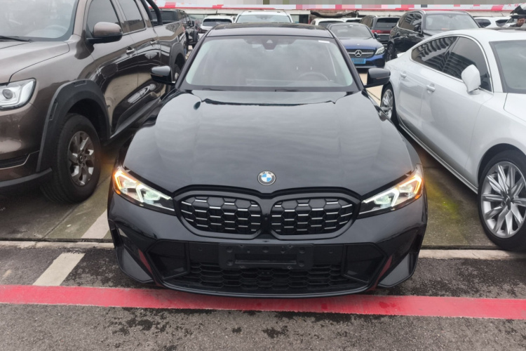 宝马3系 2024款 325Li M运动曜夜套装车身外观2