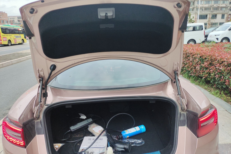 哪吒汽车 哪吒GT 2023款 560机舱底盘23