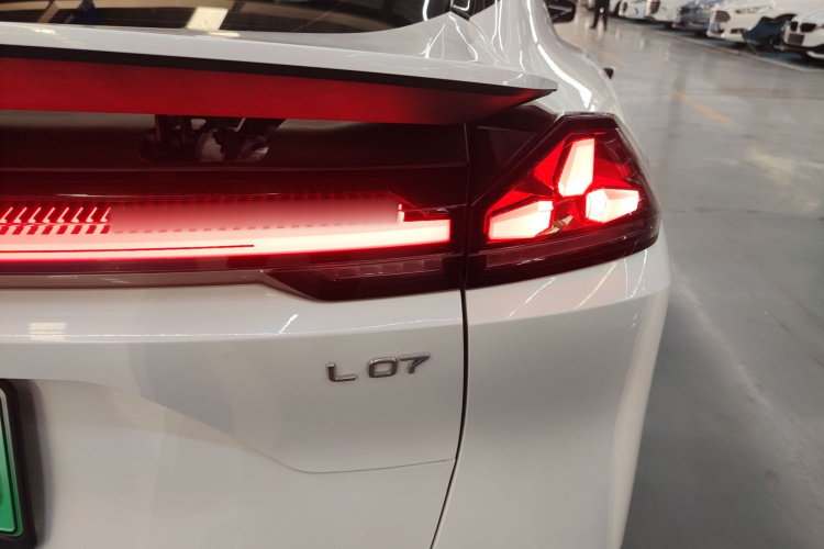 深蓝汽车 深蓝L07 2024款 530Max纯电版车身外观9