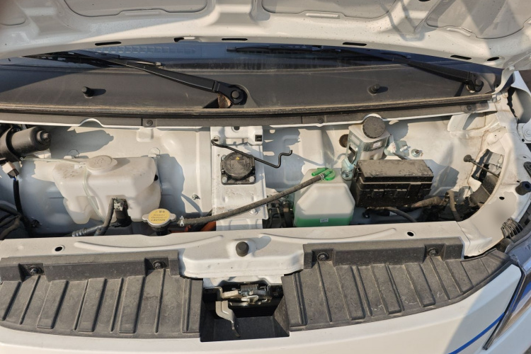 SRM鑫源 好运 2025款 启航版  弗迪42.3kWh 305km 6座机舱底盘24