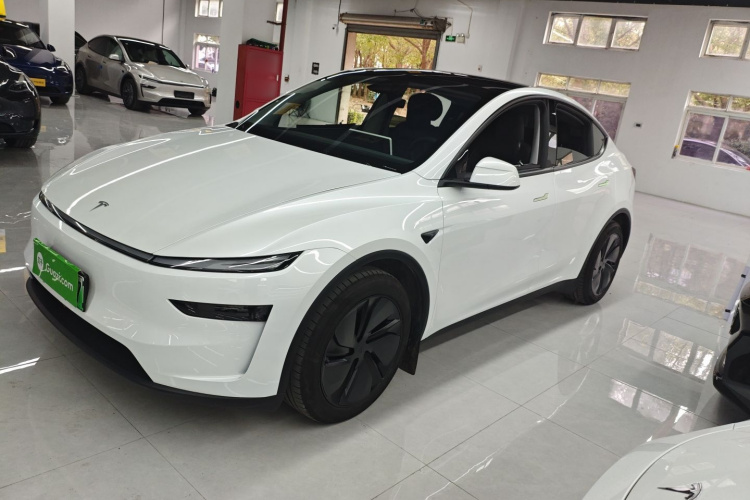 特斯拉 Model Y 2025款 长续航全轮驱动版车身外观4