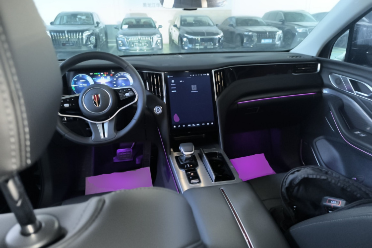 红旗HS7 PHEV 2025款 2.0T PHEV 两驱旗享版 6座中控内饰12