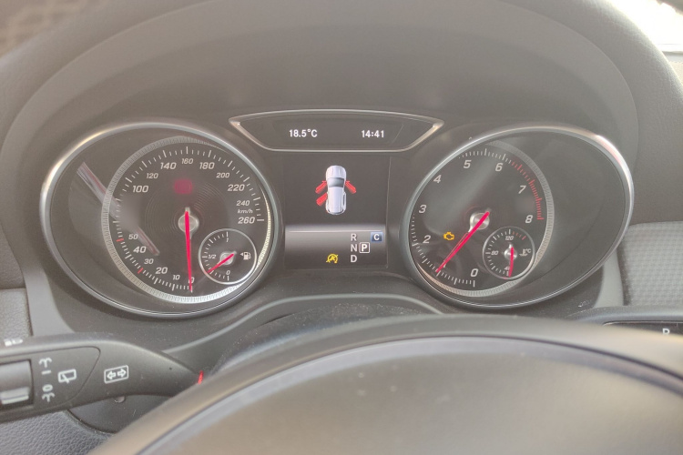 奔驰GLA 2017款 GLA 220 4MATIC 时尚型局部细节14