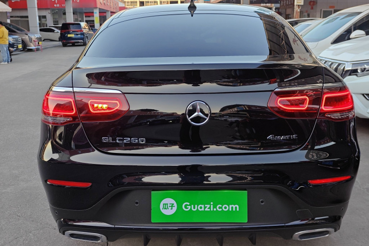 奔驰GLC轿跑 2021款 GLC 260 4MATIC 轿跑SUV车身外观6
