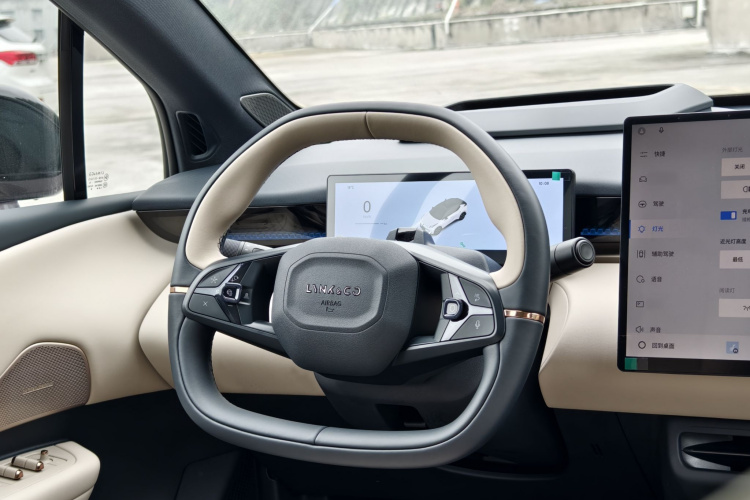 领克Z20 2025款 530km 后驱Max中控内饰7011