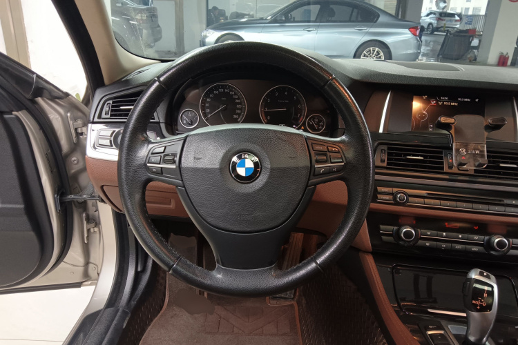 宝马5系 2014款 520Li 典雅型中控内饰13