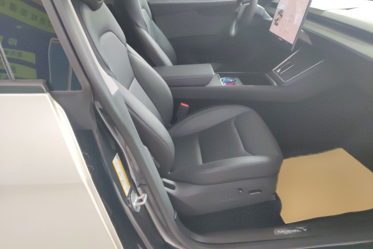特斯拉 Model Y 2025款 后轮驱动版局部细节41
