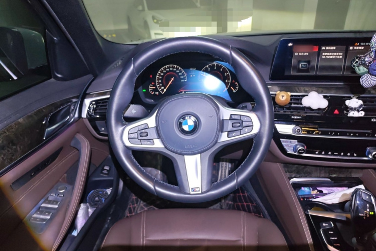 宝马5系 2019款 改款 525Li M运动套装中控内饰13