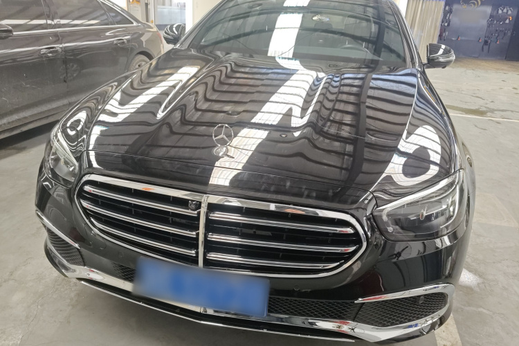 奔驰E级 2021款 改款 E 300 L 运动时尚型车身外观2