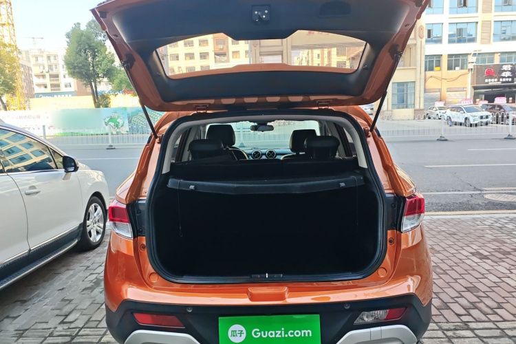 东南DX3 2016款 1.5T CVT旗舰型机舱底盘23